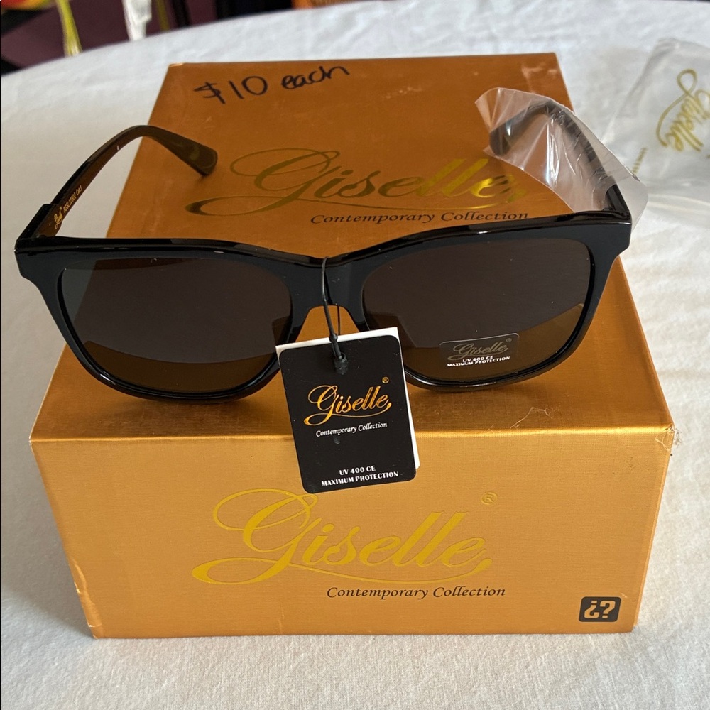 Giselle Contemporary Sunglasses Black Frame, Black Earpieces, & Gray Lenses
